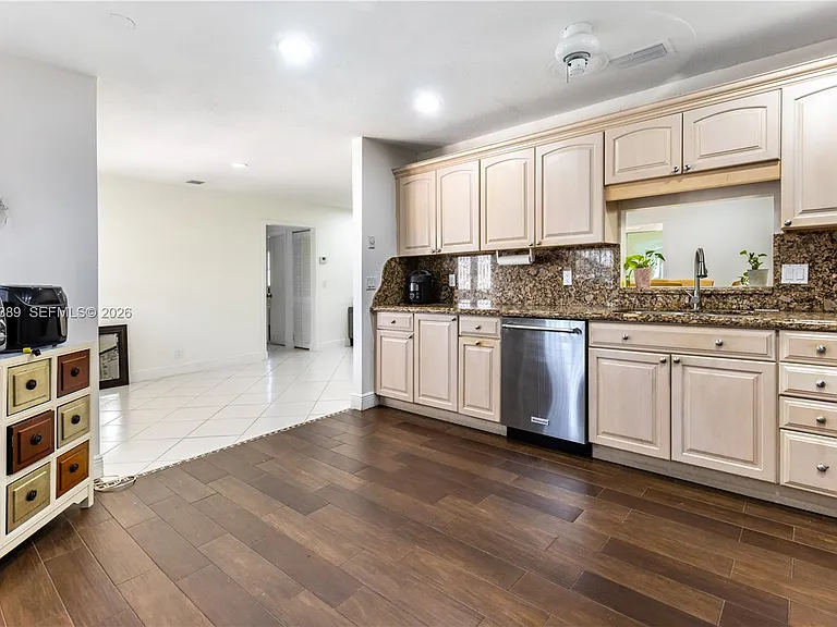 19323 Carolina Cir — Photo 2