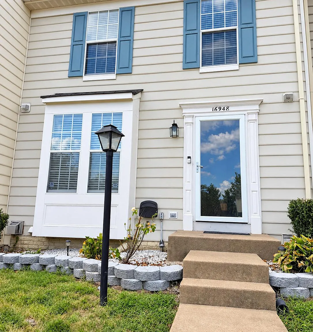 2 bed, 3.5 bath, 1626 sqft, $2,400 — Photo 2