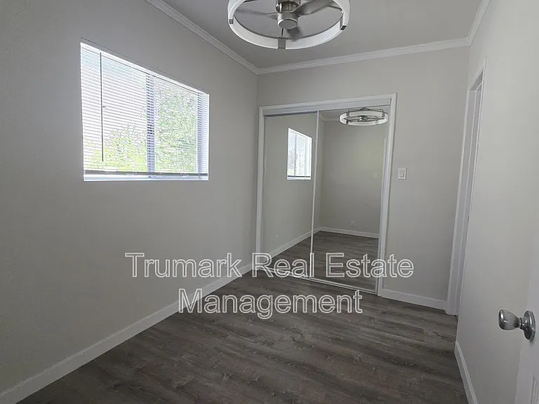 429 W Garfield Ave — Photo 3