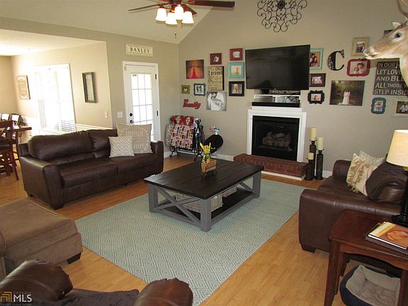 5th image of 2912 Charlie Ln
