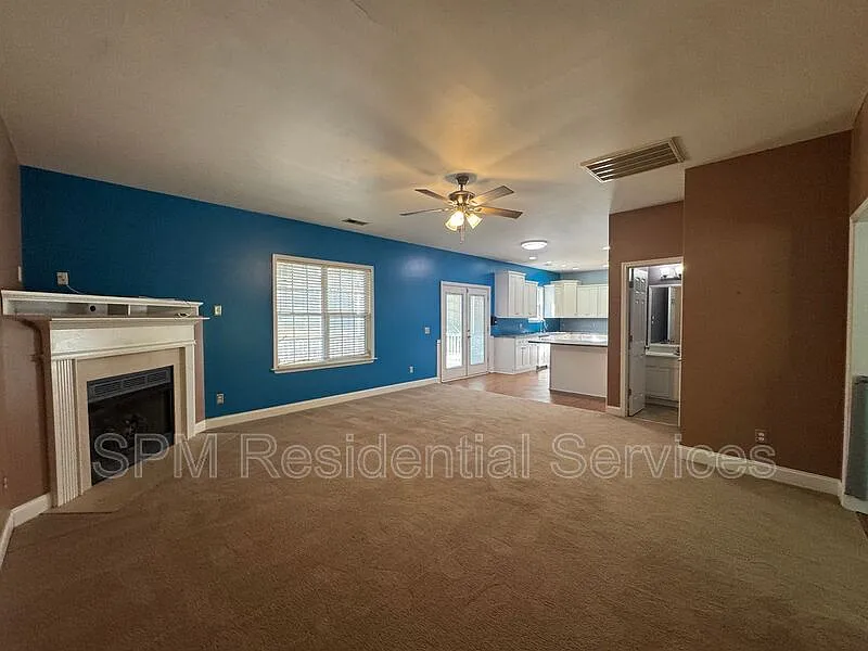4 bed, 2.5 bath, 2287 sqft, $2,500 — Photo 4