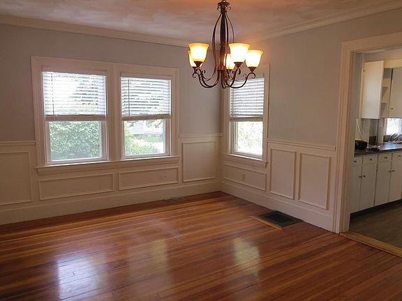 3rd image of 121 Essex St #0