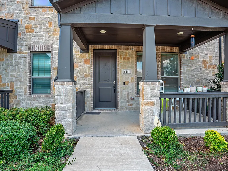 6441 Iron Horse Blvd — Photo 2