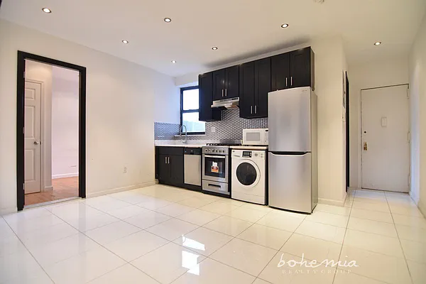 Rented by Bohemia Realty Group | media 20