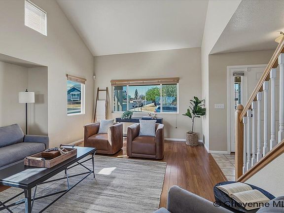 5th image of 1501 Sunny Hill Dr