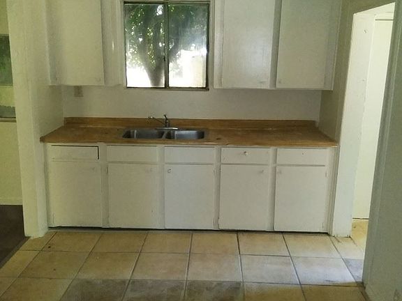 2nd image of 2537 E Lindsay St APT 10