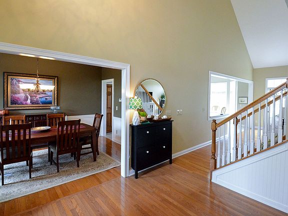 3rd image of 5829 Medallion Dr W