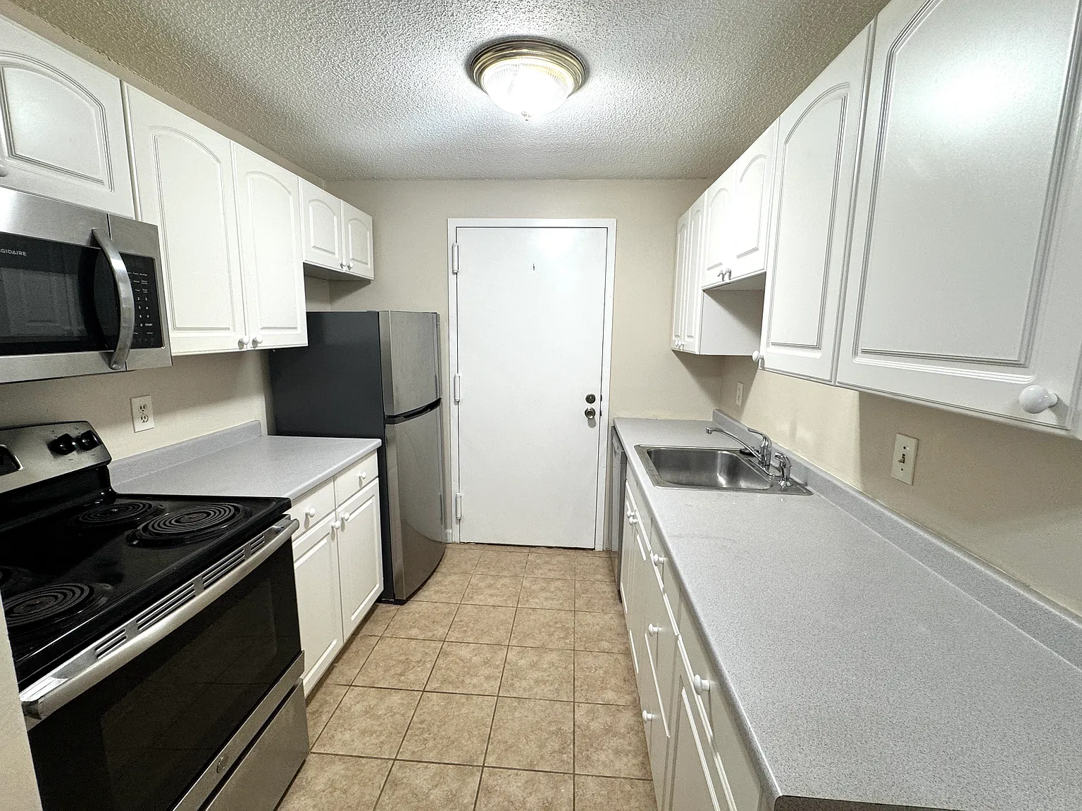 2 bed, 810 sqft, $2,350 — Photo 1