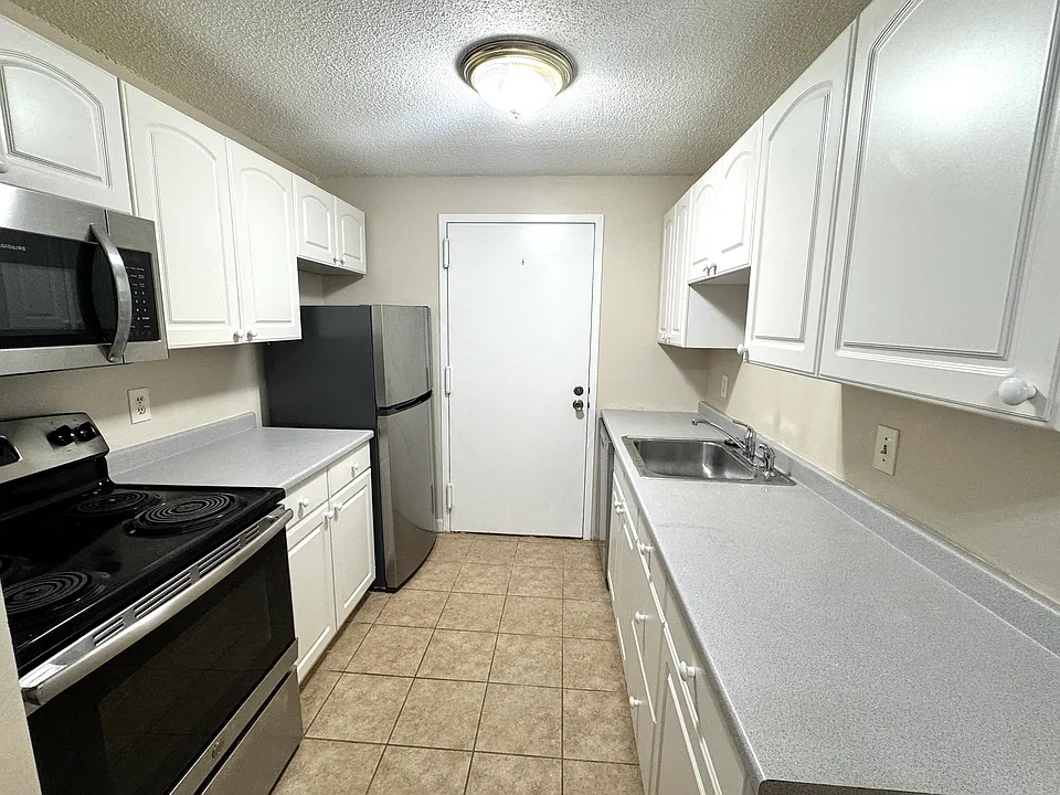 7 Village Rock Ln #3