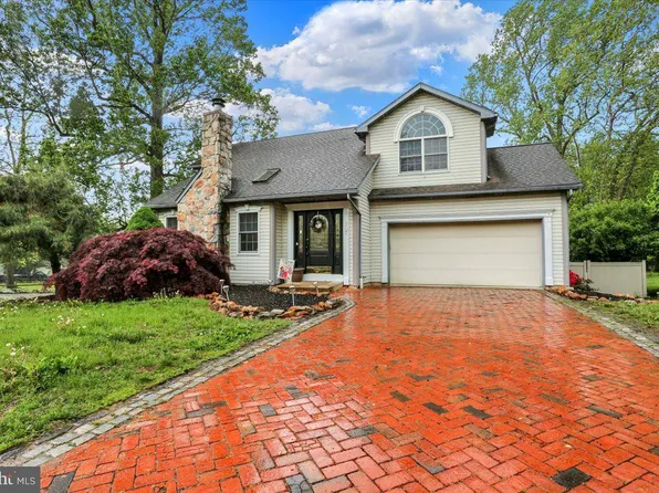 907 Pine Heights Rd, Reading, PA 19605