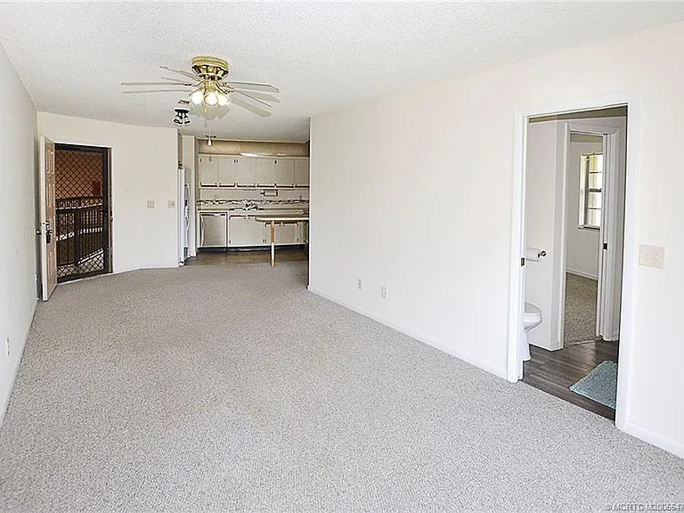 1999 NE Collins Cir #380 — Photo 3