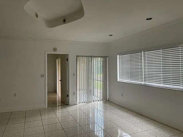 2445 SW 18th Ter #115 — Photo 6