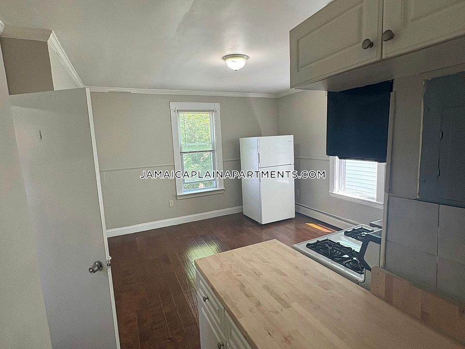 1st image of 89 Minden St APT 3