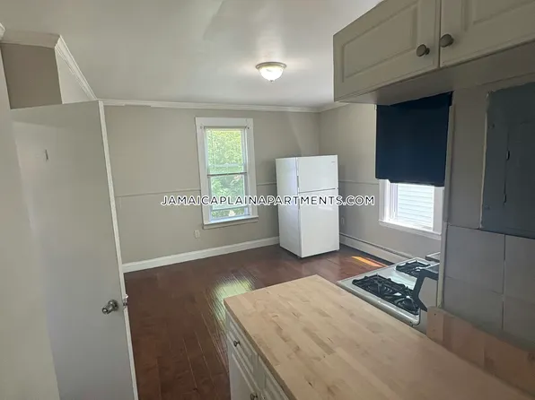 89 Minden St APT 3, Boston, MA 02130