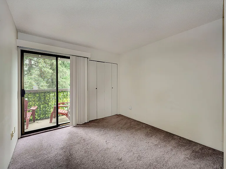22715 Lakeview Dr #J2 — Photo 13