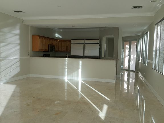 4th image of 465 SW 5th Ave