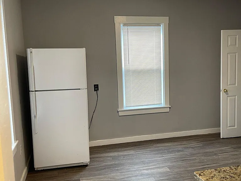129 Green St — Photo 4