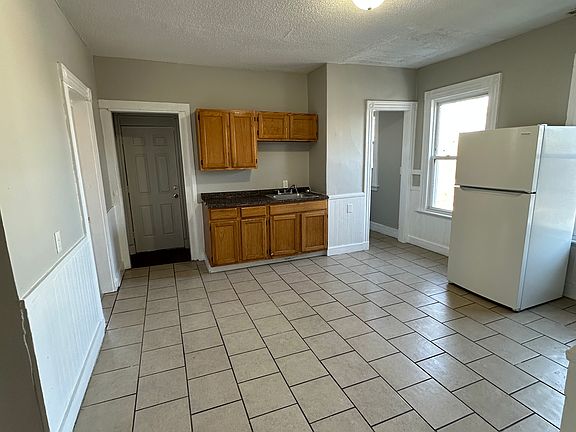 3rd image of 153 Humphrey St #2/3