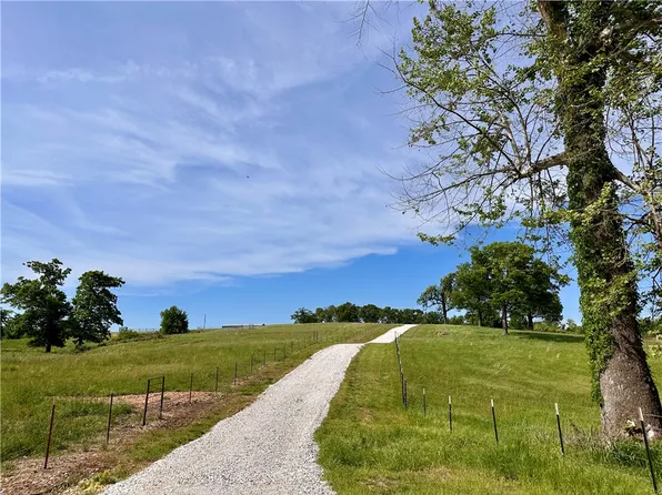 370 SE Bolin Rd, Gentry, AR 72734