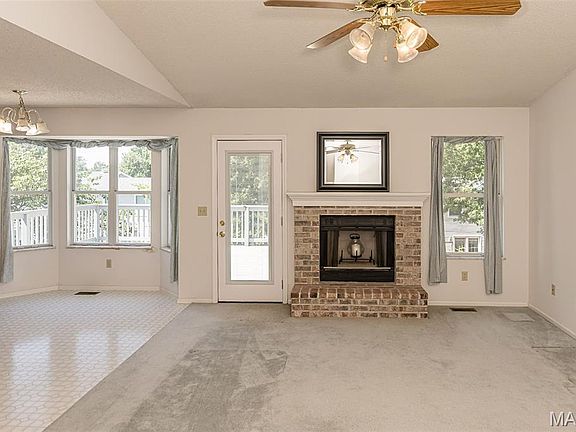 4th image of 216 Maple Point Dr