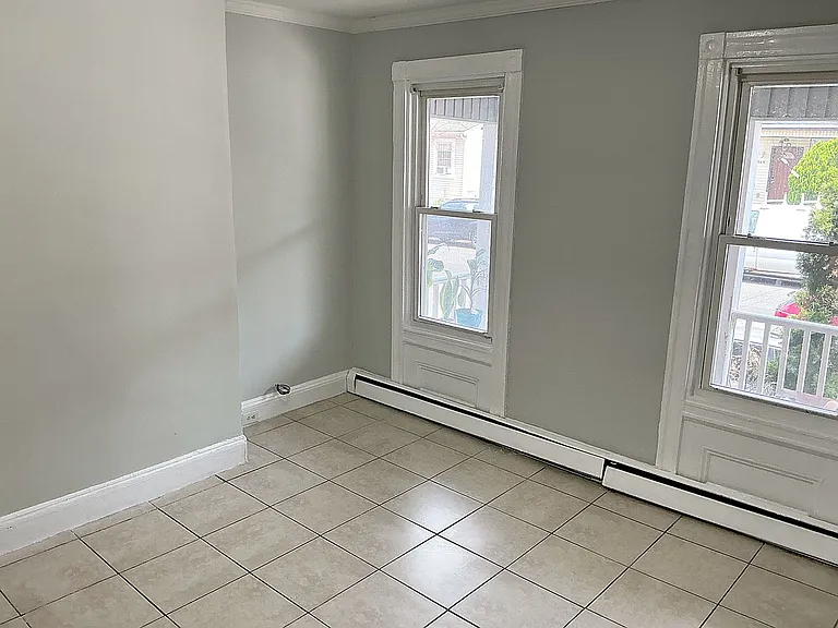 546 Livingston St — Photo 4