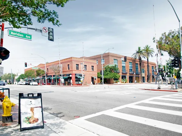 Golden Oaks Apartments