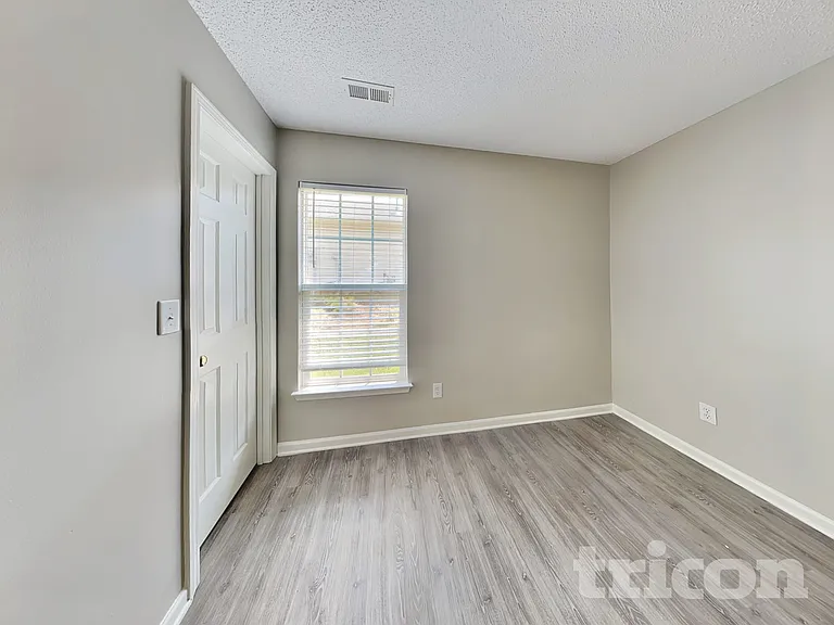 115 Markham Dr — Photo 14