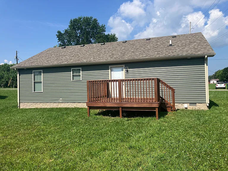 452 Glenview Dr — Photo 3
