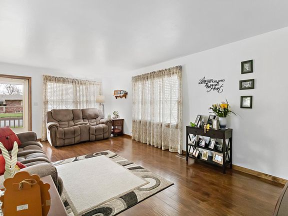 4th image of 51 Meadowlark Ln