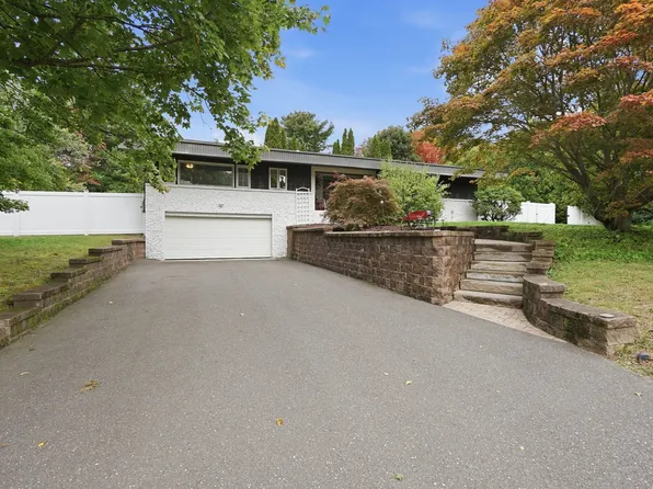 10 Circle Dr, Wilbraham, MA 01095