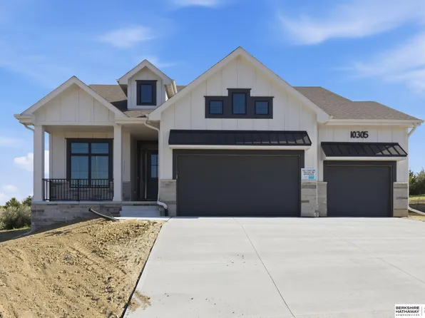 10305 Carpenter St, Omaha, NE 68138