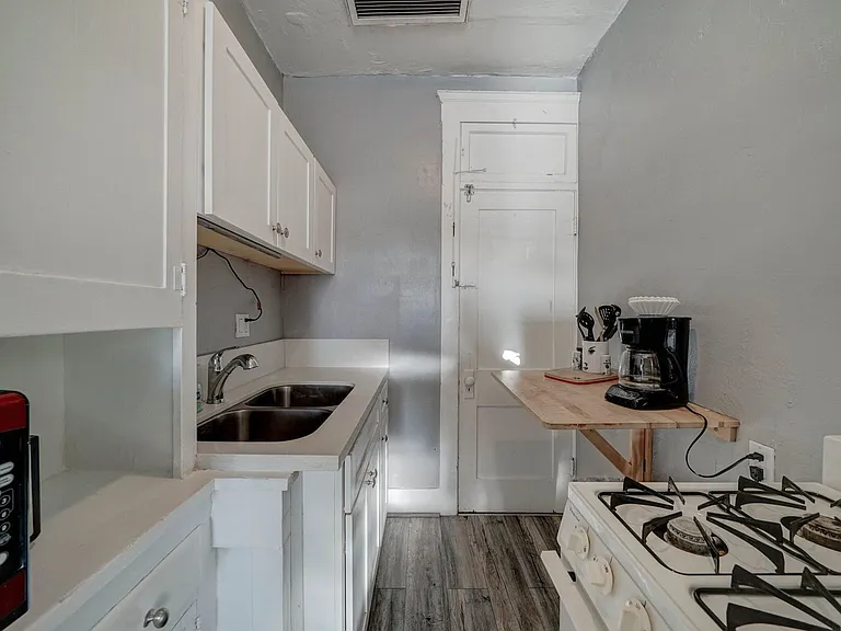 1121 N 5th St — Photo 11