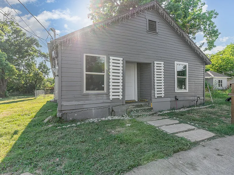 4621 Owenwood Ave — Photo 2