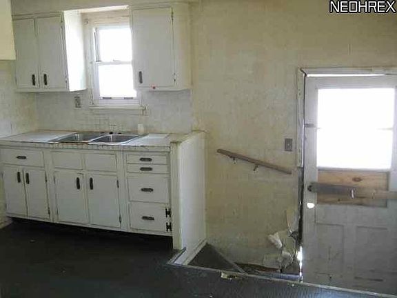 3rd image of 3784 E 144th St