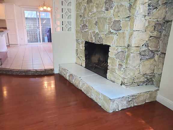 Immerse yourself in the cozy fireplace.