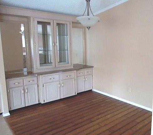 4th image of 1759 Douglas Ave