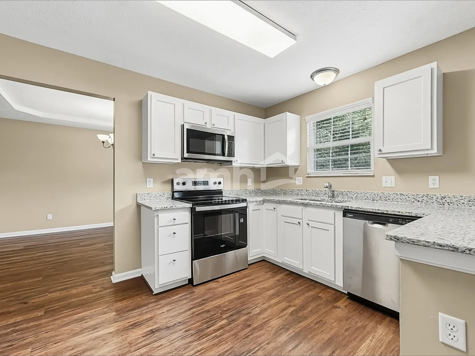 3 bed, 2.5 bath, 2314 sqft, $2,415 — Photo 3