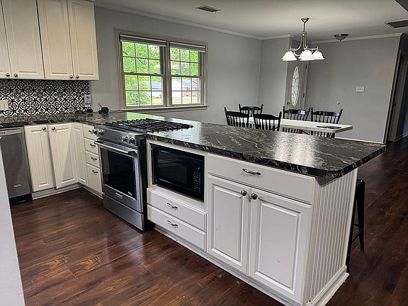 Large kitchen, stainless 