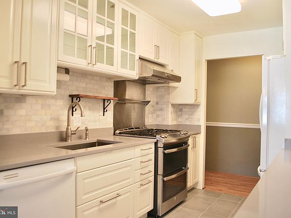 4th image of 2850 Dover Ln APT 203