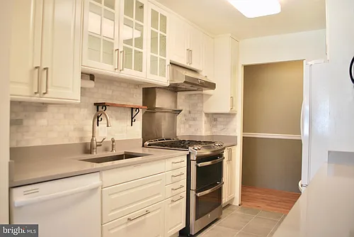 2850 Dover Ln #203 Photo 1