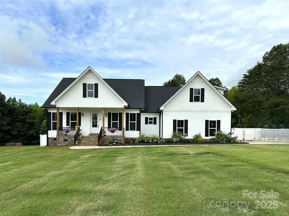 4282 Brandy Creek Ct, Clover, SC 29710