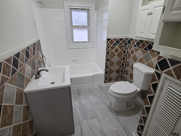 76 Elberta St — Photo 8
