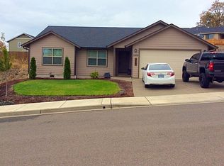 1970 NE Sunset St, Roseburg, OR 97470