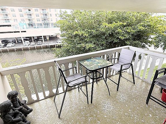 5th image of 450 Paradise Isle Blvd APT 302