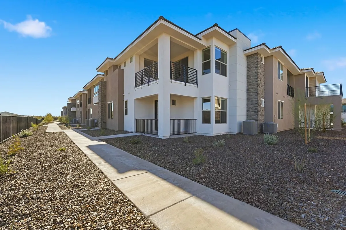 Building Photo - 2121 W Sonoran Desert Dr #121