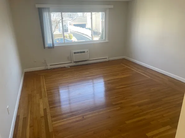 145 Magnolia St APT 4, Cranston, RI 02910