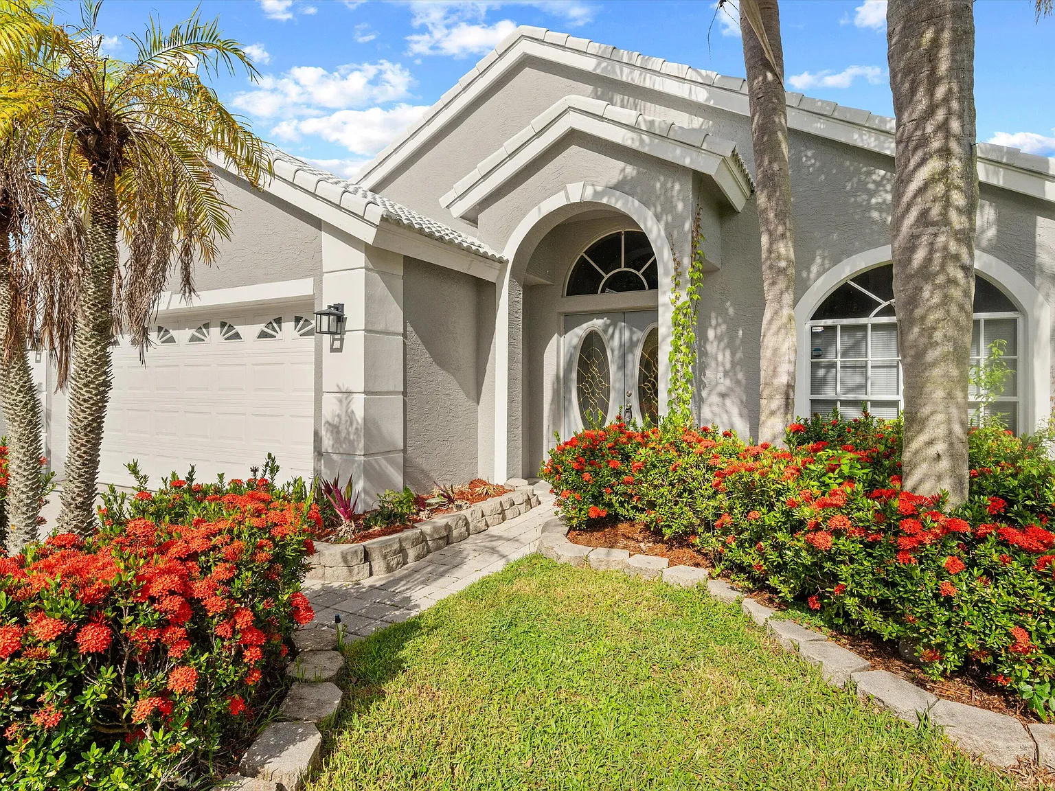 3 bed, 2.0 bath, 2080 sqft, $3,490 — Photo 2