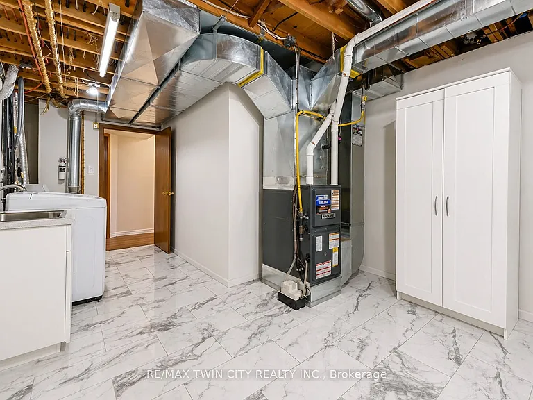 402 Lakeview Dr — Photo 29