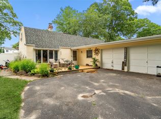 39 All Points Ter, Holbrook, NY 11741