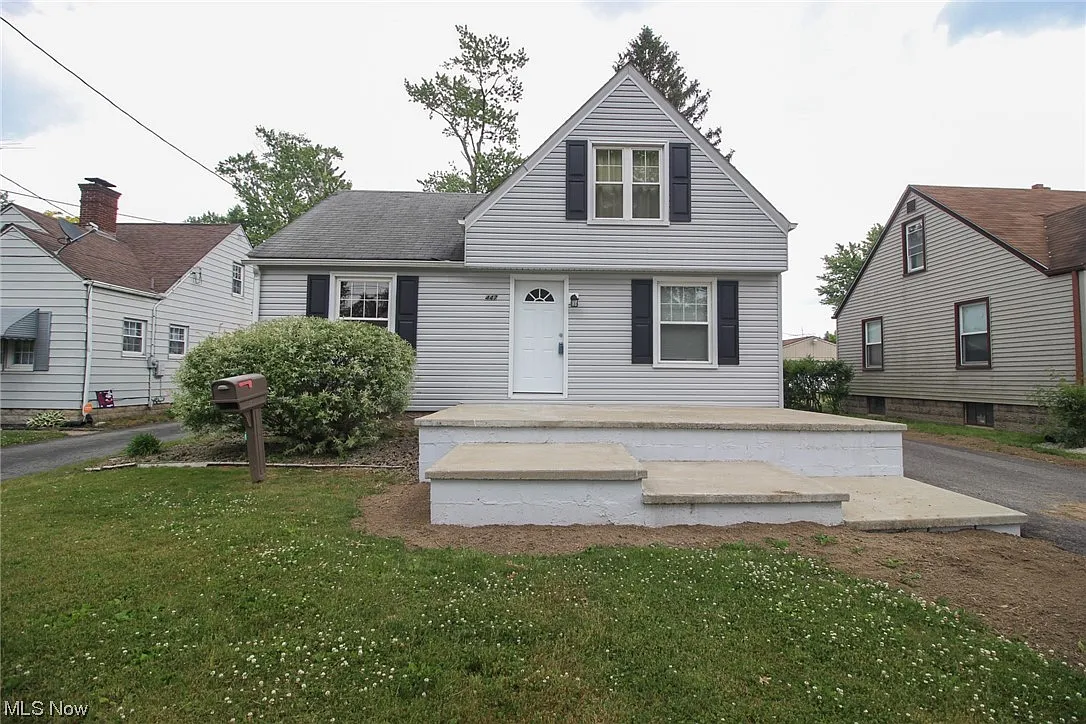 447 Meadowbrook Ave SE photo 1